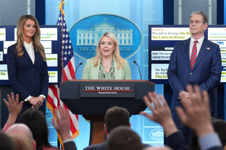 Ο Λευκός Οίκος αρνείται ότι οι ΗΠΑ ζήτησαν την εκεχειρία – «Νέες συνομιλίες ενδεχομένως θα λάβουν χώρα στο Πακιστάν»